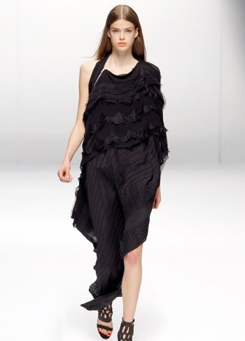  展现自信高傲的风格 Sharon Wauchob 2011春夏时装